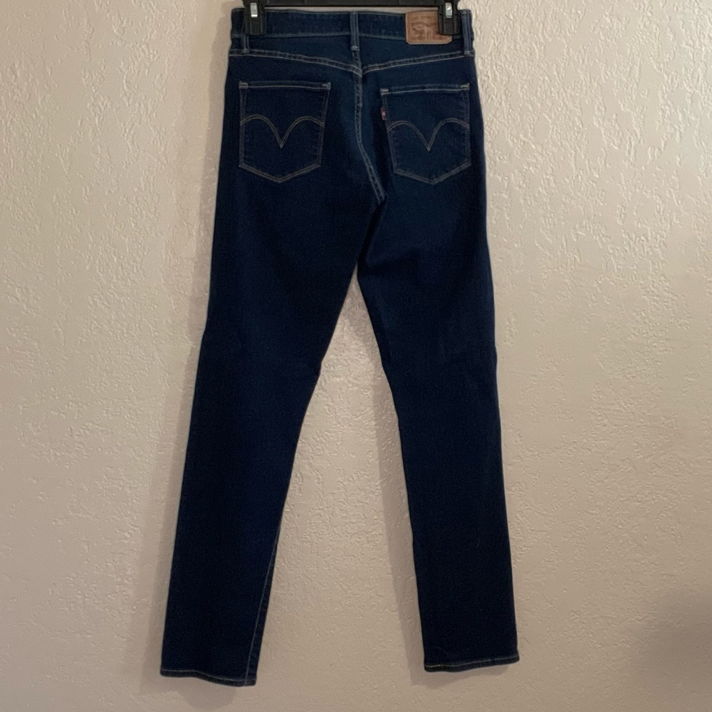 Levi’s Classic Mid Rise Skinny-Dark wash size 4